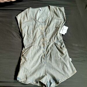 RVCA ladies medium button up jumpsuit size M (10)